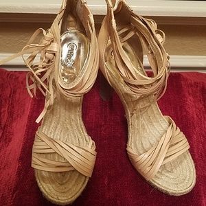 Carlos Santana camel-beige sandal